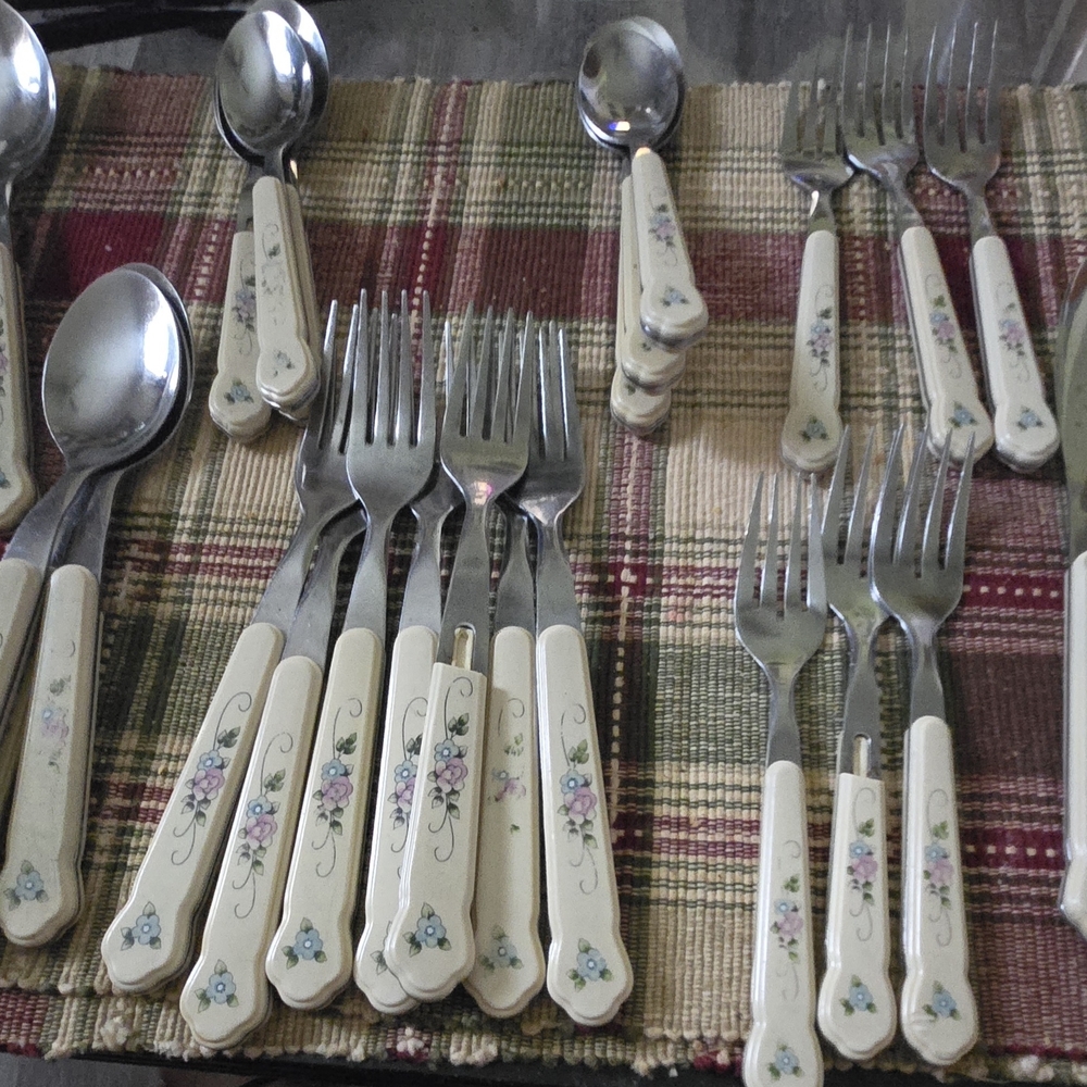 Classic Cream and Silver Flatware Set for Dining